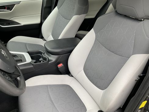 Used 2020 Toyota RAV4 XLE w/ Convenience Package AWD/4WD image 30