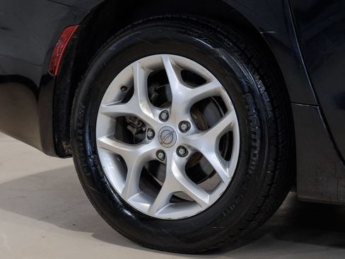 Used 2020 Chrysler Pacifica Limited FWD image 75