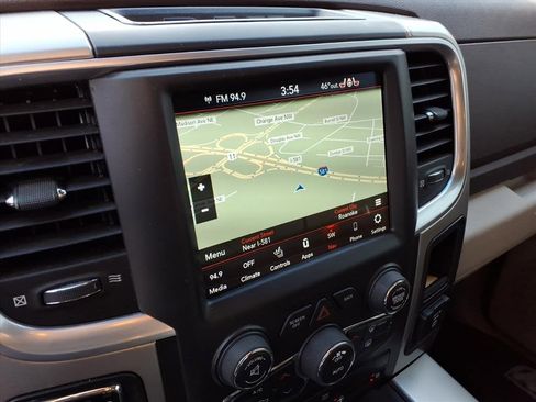 Used 2018 RAM 1500 SLT image 21