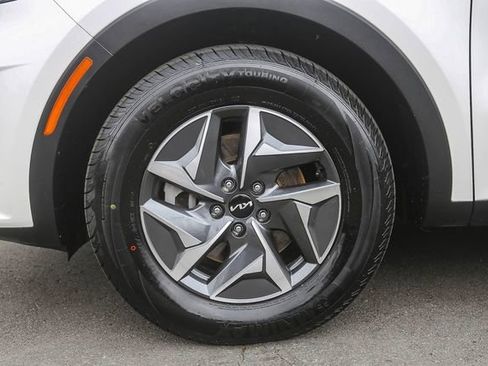 Certified 2022 Kia Sorento S image 12