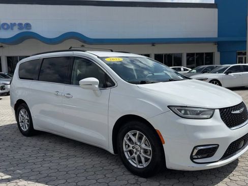 Used 2022 Chrysler Pacifica Touring-L FWD image 16
