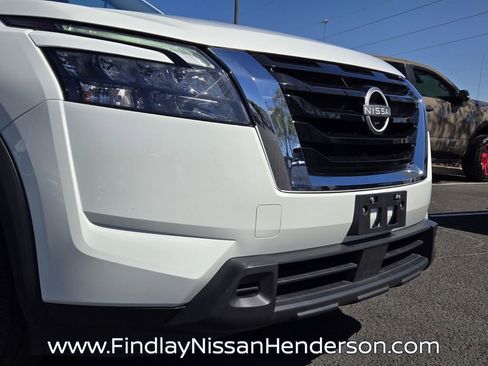 Used 2025 Nissan Pathfinder SV FWD image 8