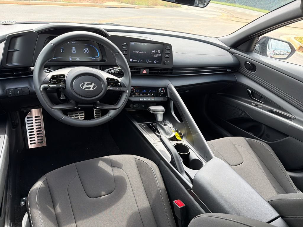 Certified 2025 Hyundai Elantra Sport FWD image 22