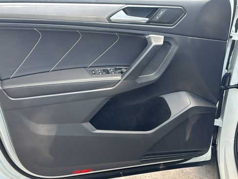 Used 2023 Volkswagen Tiguan SE R-Line image 11