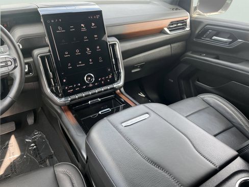 Used 2025 GMC Yukon Denali image 17