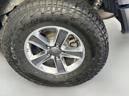 Used 2021 Jeep Wrangler Unlimited Sahara w/ Dual Top Group AWD/4WD image 29