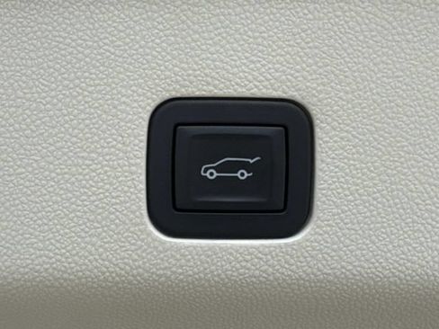 Used 2026 Cadillac Escalade ESV Platinum Sport AWD/4WD image 14