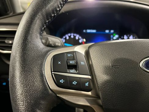 Used 2022 Ford Explorer XLT w/ Equipment Group 202A AWD/4WD image 13