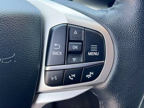 Used 2023 Ford Explorer XLT w/ Equipment Group 202A AWD/4WD image 18