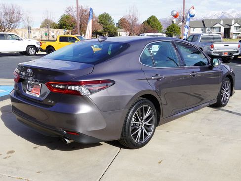 Used 2024 Toyota Camry XLE image 8