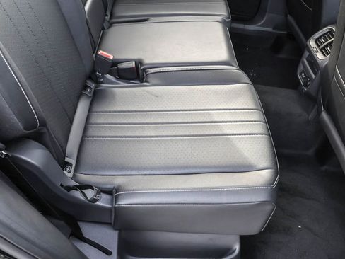 Certified 2024 Volkswagen Tiguan SE image 33