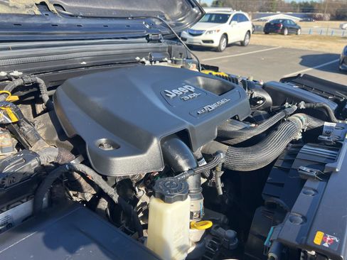 Used 2021 Jeep Wrangler Unlimited Sahara image 45