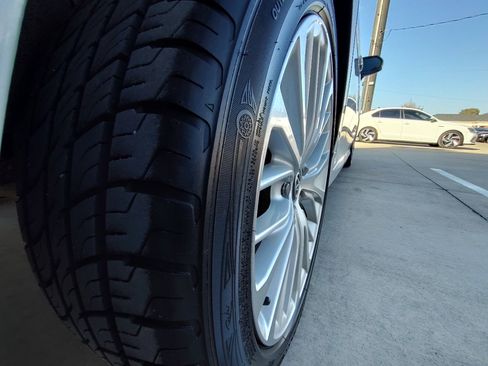 Used 2018 Toyota Camry XLE image 10