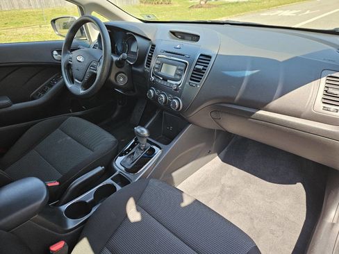 Used 2018 Kia Forte LX image 15