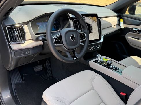 New 2026 Volvo XC90 T8 Plus w/ Protection Package Premier AWD/4WD image 14