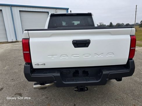 Used 2025 Toyota Tacoma SR image 4
