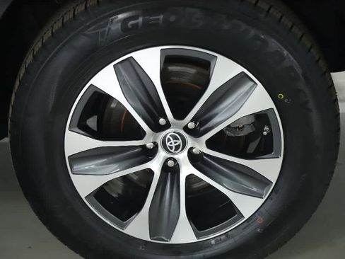 Used 2023 Toyota Highlander XLE image 42