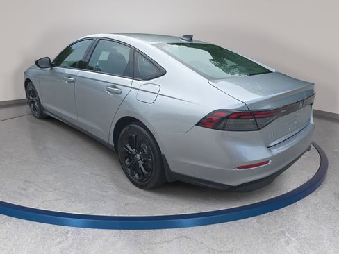 Used 2025 Honda Accord SE image 7