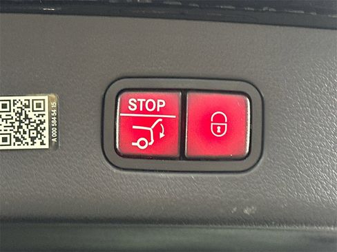 Used 2025 Mercedes-Benz GLC 300 4MATIC image 21