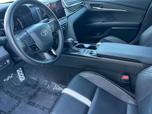 Used 2025 Toyota Camry SE w/ Convenience Package FWD image 13