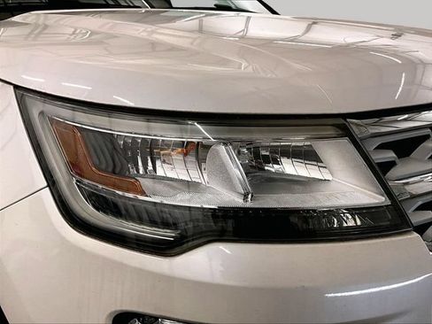 Used 2019 Ford Explorer XLT w/ Equipment Group 202A AWD/4WD image 28