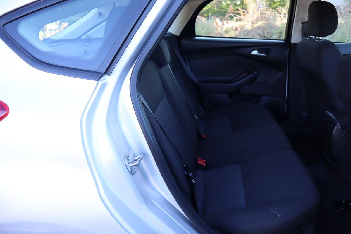 Used 2018 Ford Focus SE w/ Cold Weather Package FWD image 21