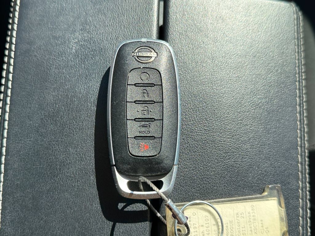Used 2025 Nissan Rogue SV AWD/4WD image 42