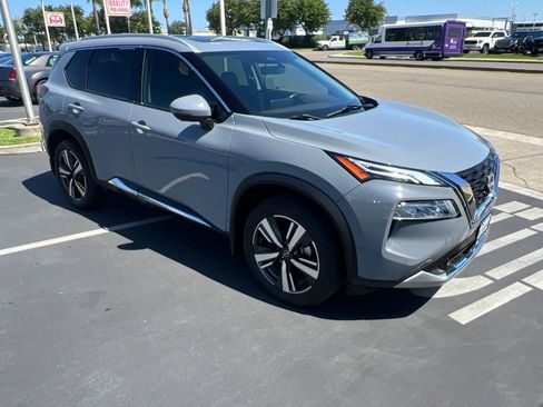 Used 2023 Nissan Rogue Platinum w/ Platinum Premium Package FWD image 12