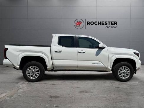 Certified 2025 Toyota Tacoma SR5 AWD/4WD image 69