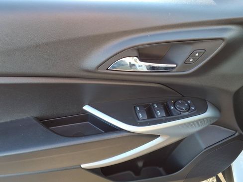 New 2026 Chevrolet Trax LS w/ LS Convenience Package FWD image 5