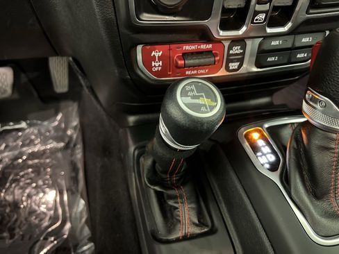 Used 2023 Jeep Wrangler Unlimited Rubicon w/ Cold Weather Group image 31