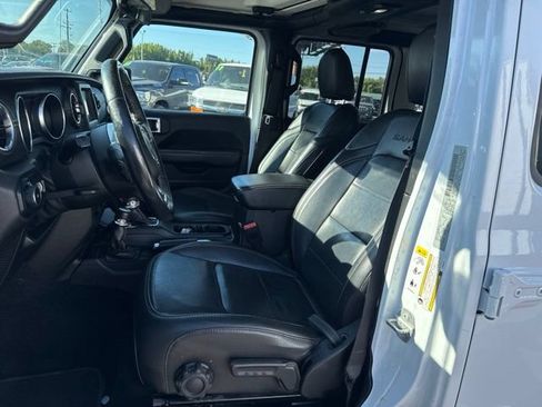Used 2018 Jeep Wrangler Unlimited Sahara w/ Cold Weather Group AWD/4WD image 12