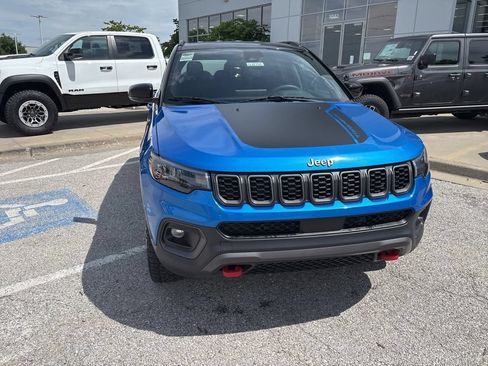 Used 2025 Jeep Compass Trailhawk AWD/4WD image 9