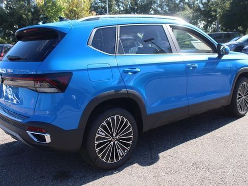 New 2025 Volkswagen Taos SE image 7