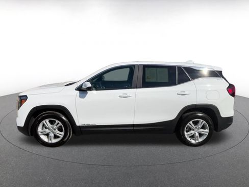 Used 2024 GMC Terrain SLE image 9