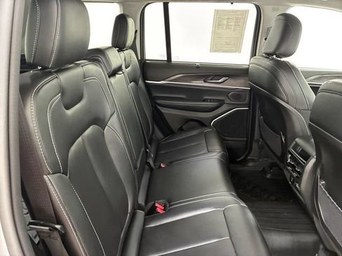 Used 2023 Jeep Grand Cherokee Limited AWD/4WD image 16