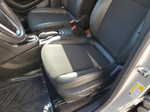 Certified 2022 Buick Encore Preferred w/ Safety Package image 18