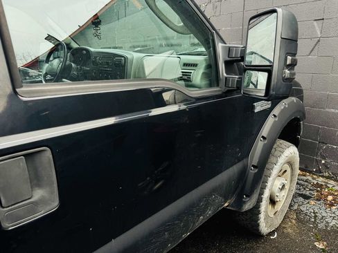 Used 2006 Ford F250 XL image 2