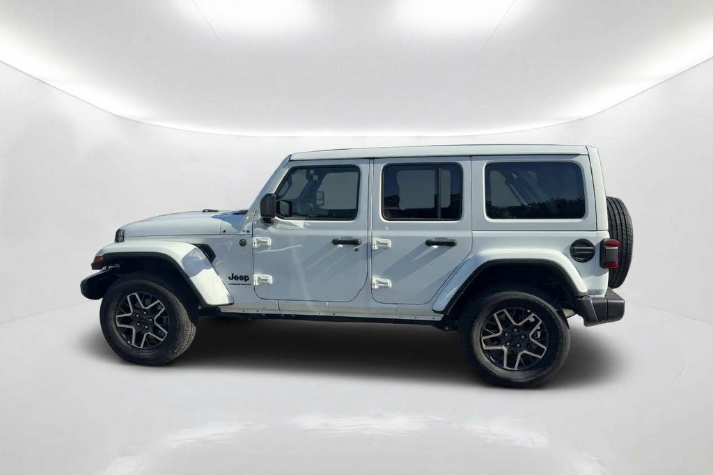 Used 2026 Jeep Wrangler Unlimited Sahara AWD/4WD image 9