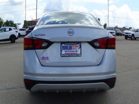 Used 2024 Nissan Altima 2.5 SV image 7