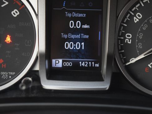 Used 2023 Toyota Tacoma SR5 AWD/4WD image 16
