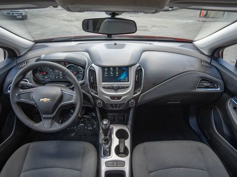 Used 2018 Chevrolet Cruze LS FWD image 18