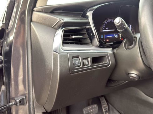 Used 2017 Cadillac XT5 Luxury w/ Driver Awareness Package FWD image 17