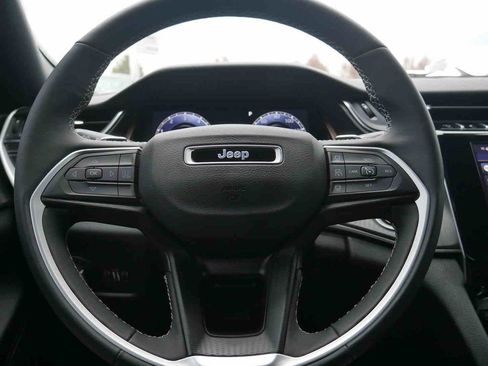 Used 2023 Jeep Grand Cherokee L Laredo image 35