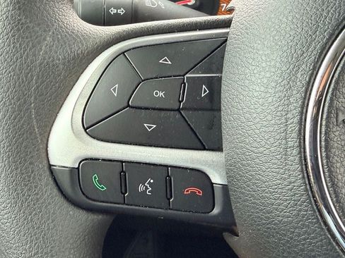 Used 2023 Jeep Renegade Latitude AWD/4WD image 25