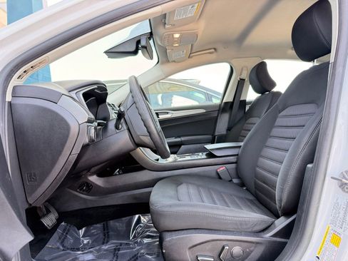 Used 2019 Ford Fusion SE FWD image 12