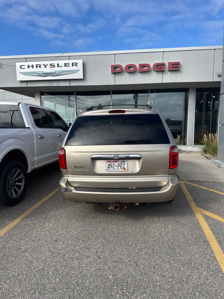 Used 2004 Chrysler Town & Country LX w/ Popular Equipment Group FWD image 3