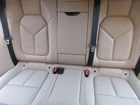 Used 2024 Porsche Macan image 41