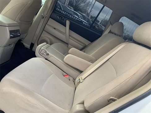Used 2013 Toyota Highlander FWD image 10