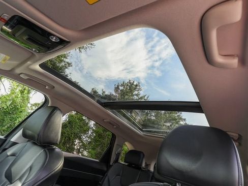 Used 2025 Kia Sorento S w/ Panoramic Sunroof Package FWD image 22